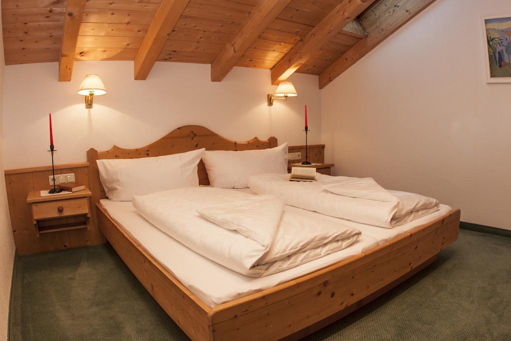 Ferienwohnung Haus Lenz Serfaus Zimmer foto